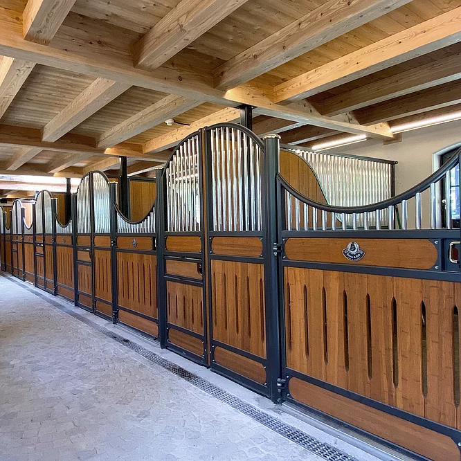 Pferdestall Innenansicht des Pferdestalls im Hotel Unterschwarzachhof