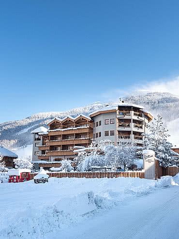 skihotel unterschwarzachhof saalbach hinterglemm außenansicht winter